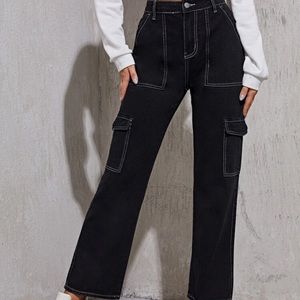 CARGO PANTS WITH STITCHING